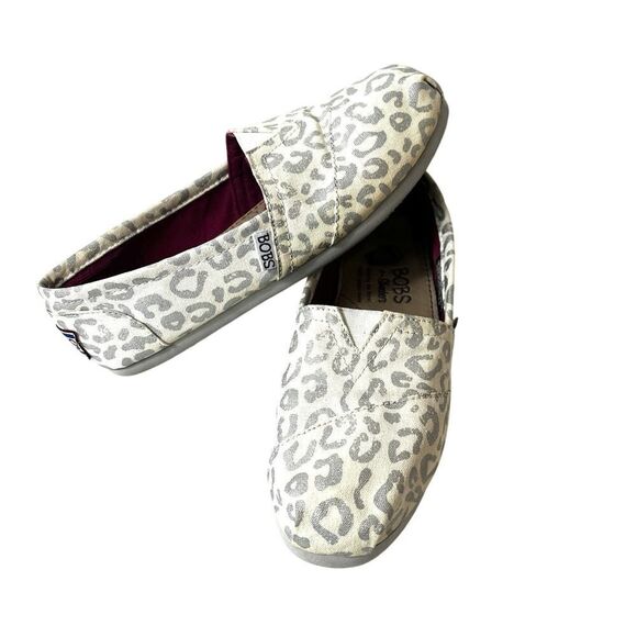 BOBS from Skechers Memory Foam Ivory/Silver Canvas Slip On Shoes Women's Size 6 - Picture 3 of 10